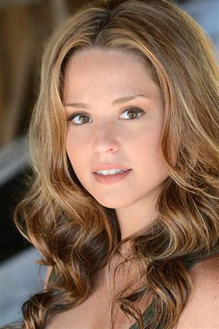Chelsea Cardwell Net Worth