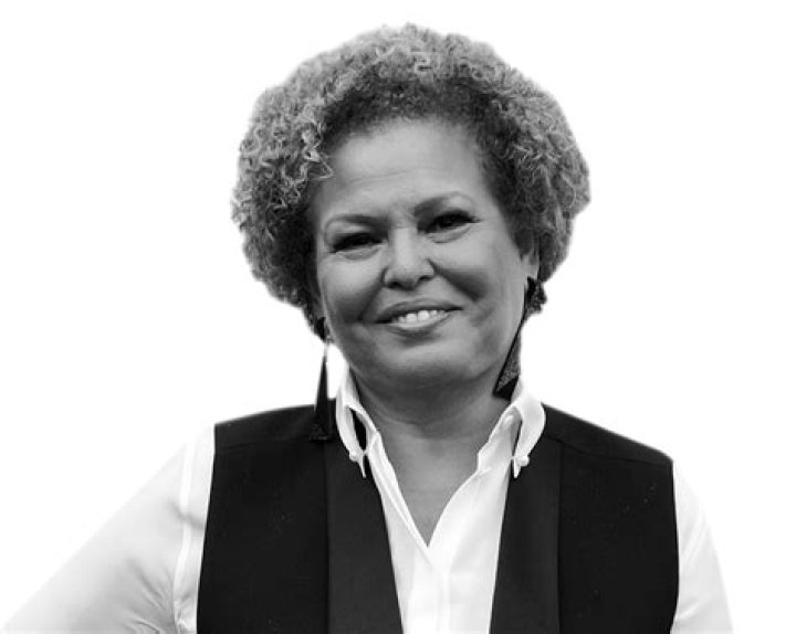 Debra-Lee Davidson Net Worth