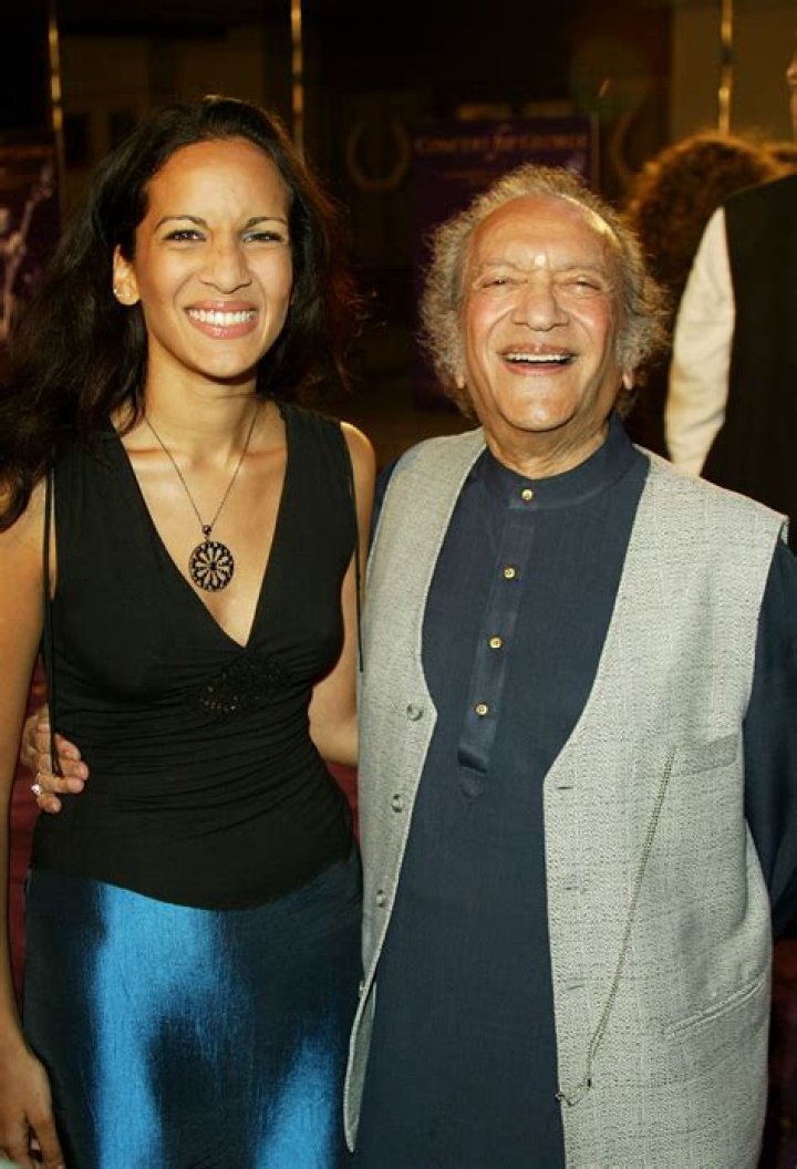 Is Norah Jones Married? Check Out Norah Jones Father, Sister, Husband, Albums, And More