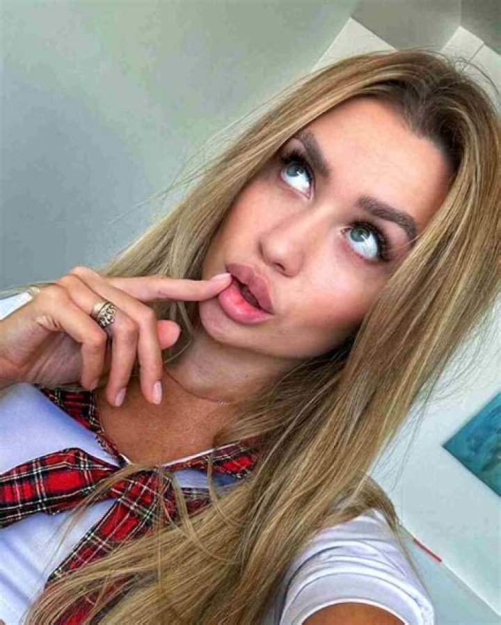 Stephanie Novas Height, Weight, Net Worth, Age, Birthday, Wikipedia, Who, Nationality, Biography