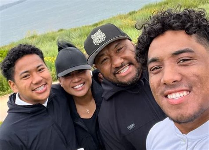 Who Are Noah Fifita And His Parents, Les Fifita And Winnona Fifita? - SarkariResult
